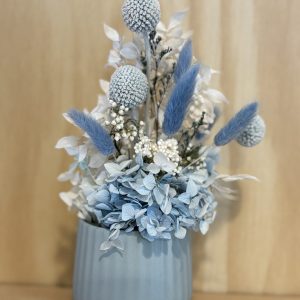 Small blue vase blue/white dried flowers