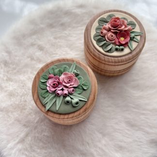 Sculpted shabby chic style Floral Rose Trinket Box - Ribbed