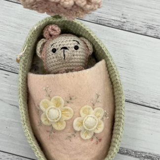 Minikins Deluxe Set - Bear in a Basket with Flower Mobile